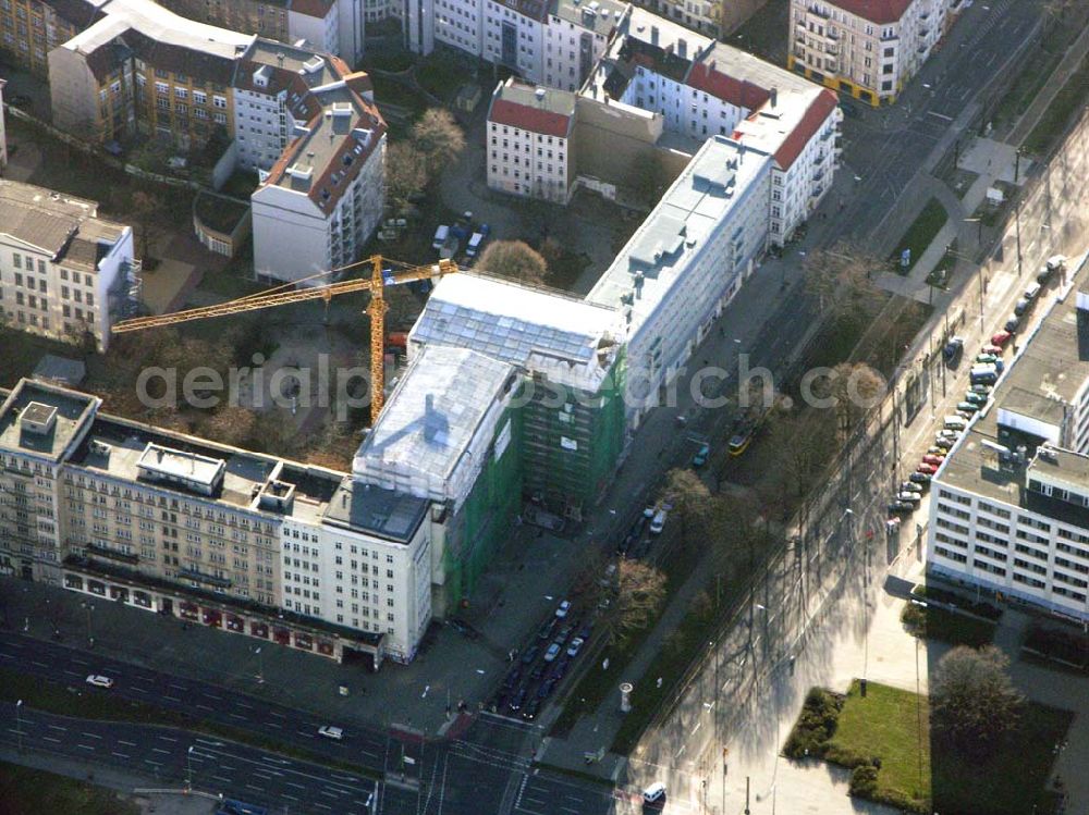 Berlin - Friedrichshain from above - 09.01.2005 Berlin/Rekonstruktion eines denkmalgeschützten Wohnhauses an der Warschauer Sraße Ecke Karl-Marx Allee in Berlin Friedrichshain.