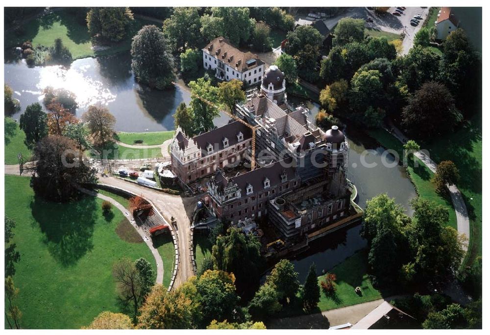 Bad Muskau from the bird's eye view: Rekonstruktionsarbeiten am Neuen Schloß in Bad Muskau / Lausitz - Brandenburg.