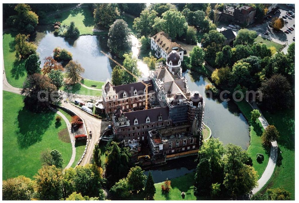 Aerial photograph Bad Muskau - Rekonstruktionsarbeiten am Neuen Schloß in Bad Muskau / Lausitz - Brandenburg.