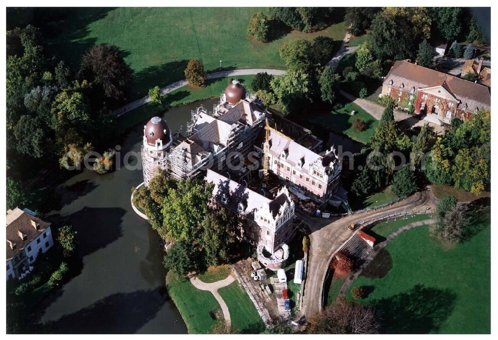 Bad Muskau from the bird's eye view: Rekonstruktionsarbeiten am Neuen Schloß in Bad Muskau / Lausitz - Brandenburg.