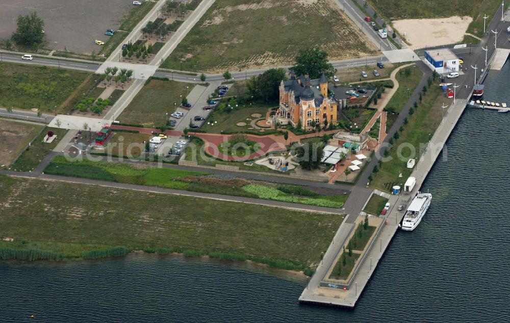 Bitterfeld from the bird's eye view: Blick auf die Rekultivierungsfläche am Bernsteinsee in Bitterfeld.Das Gelände an der B100 in Richtung Goitzsche wird geschückt durch ein Anwesen, das den phantasievollen Namen „Villa am Bernsteinsee“ trägt. Die ehemals „Biermannsche Villa“ wurde 1896 im prunkvollen Stil der Neorenaissance errichtet. View of the reclamation area on Bernsteinsee in Bitterfeld.