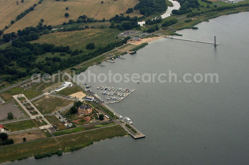 Aerial photograph Bitterfeld - Blick auf die Rekultivierungsfläche am Bernsteinsee in Bitterfeld.Das Gelände an der B100 in Richtung Goitzsche wird geschückt durch ein Anwesen, das den phantasievollen Namen „Villa am Bernsteinsee“ trägt. Die ehemals „Biermannsche Villa“ wurde 1896 im prunkvollen Stil der Neorenaissance errichtet. View of the reclamation area on Bernsteinsee in Bitterfeld.