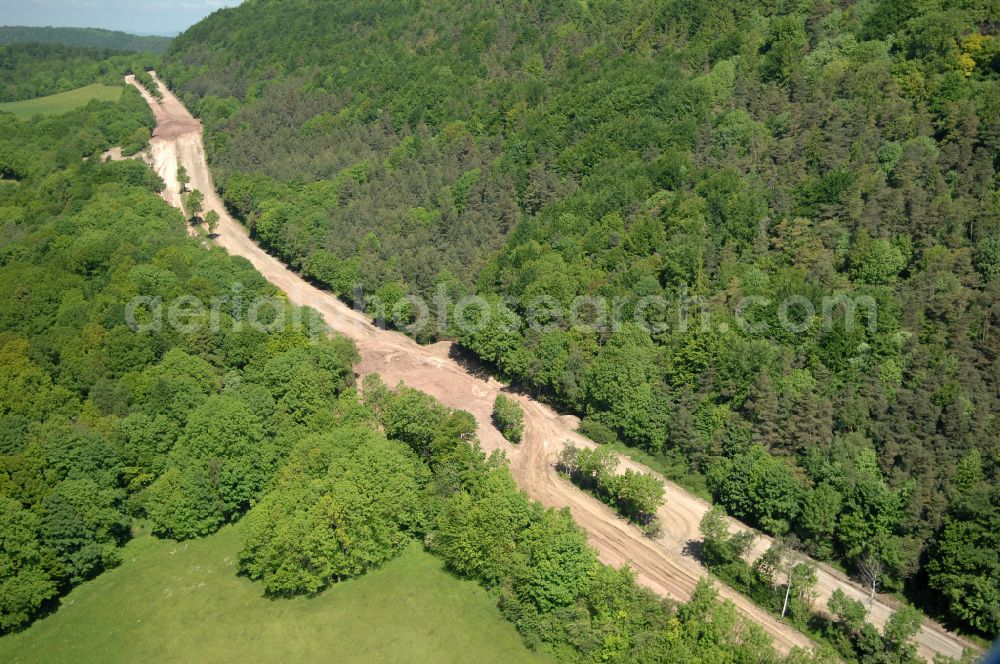 Wutha-Farnroda from the bird's eye view: Dismantling and renaturation of the old lanes of the motorway route and the route of the BAB A4 over the Hoerselberge on the L3007 road in Wutha-Farnroda in the Thuringian Forest in the state of Thuringia, Germany