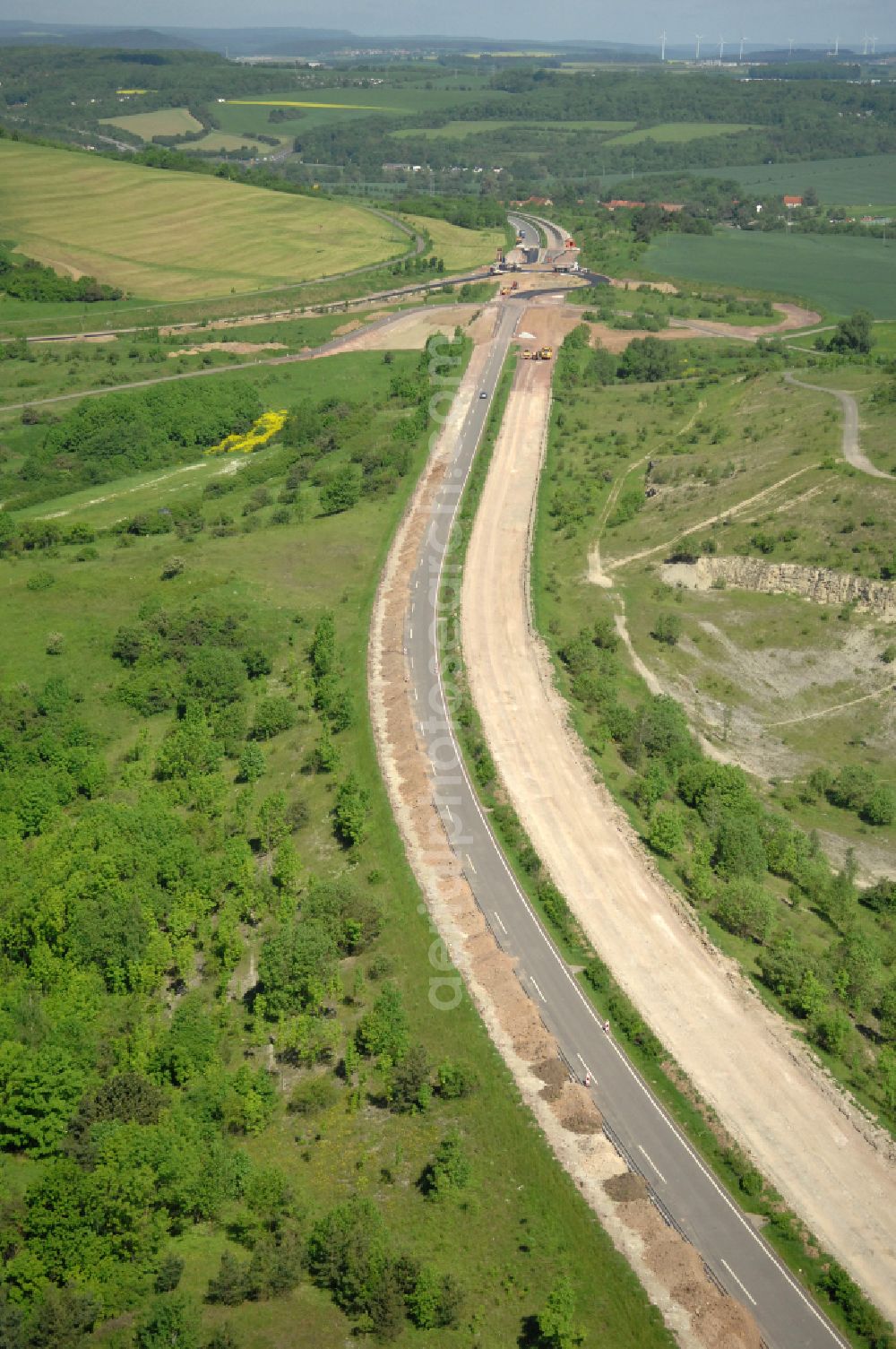 Wutha-Farnroda from the bird's eye view: Dismantling and renaturation of the old lanes of the motorway route and the route of the BAB A4 over the Hoerselberge on the L3007 road in Wutha-Farnroda in the Thuringian Forest in the state of Thuringia, Germany