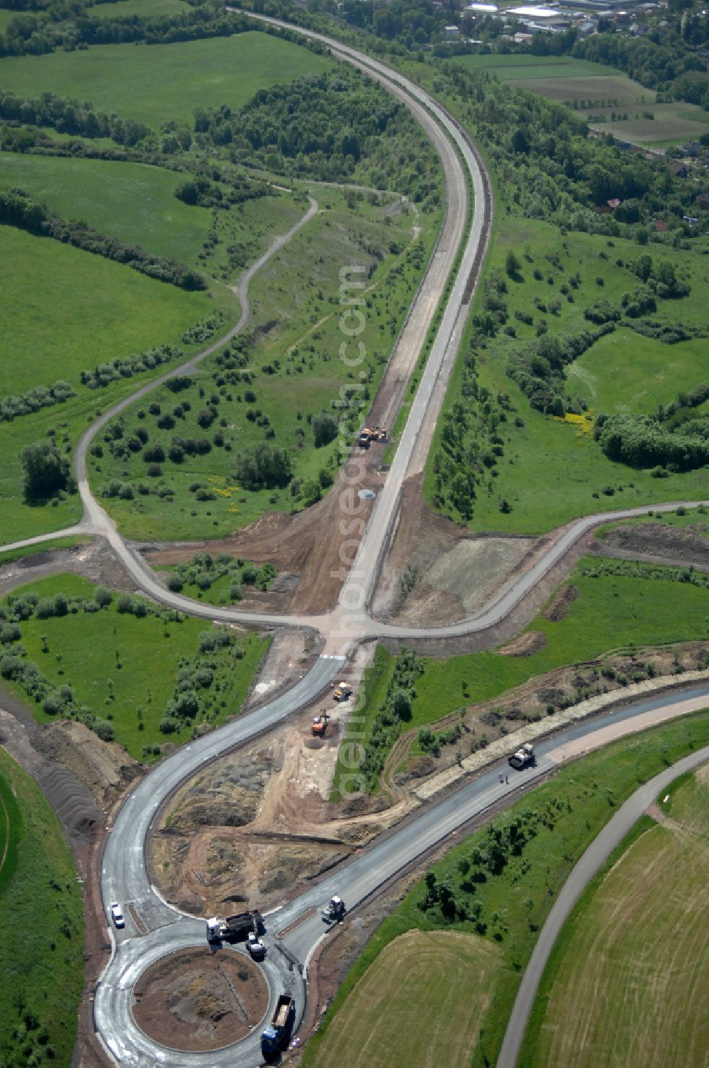 Wutha-Farnroda from the bird's eye view: Dismantling and renaturation of the old lanes of the motorway route and the route of the BAB A4 over the Hoerselberge on the L3007 road in Wutha-Farnroda in the Thuringian Forest in the state of Thuringia, Germany