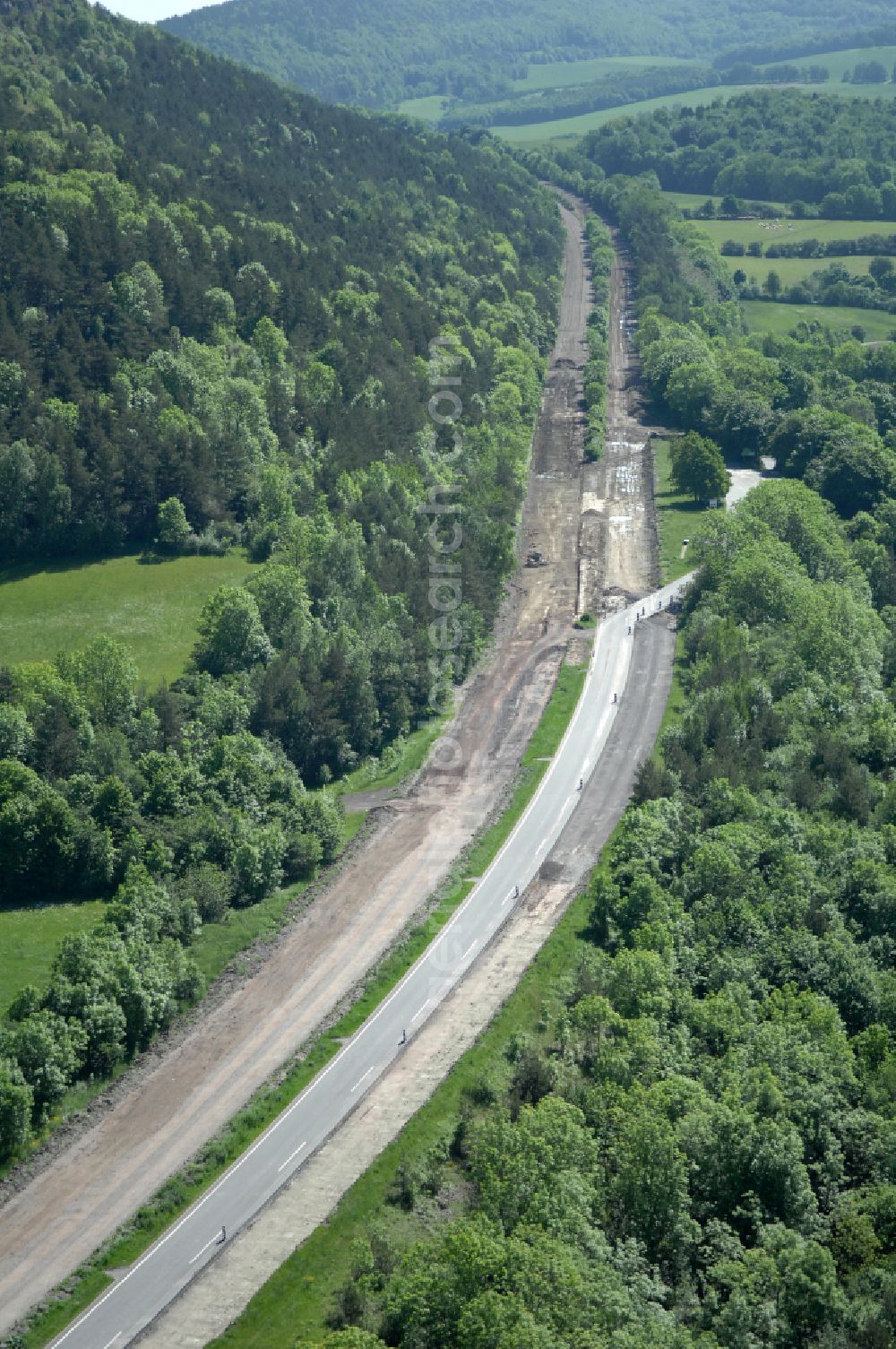 Aerial photograph Wutha-Farnroda - Dismantling and renaturation of the old lanes of the motorway route and the route of the BAB A4 over the Hoerselberge on the L3007 road in Wutha-Farnroda in the Thuringian Forest in the state of Thuringia, Germany