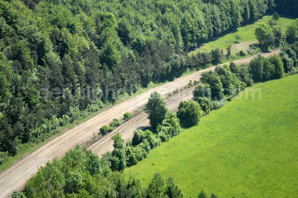 Wutha-Farnroda from the bird's eye view: Dismantling and renaturation of the old lanes of the motorway route and the route of the BAB A4 over the Hoerselberge on the L3007 road in Wutha-Farnroda in the Thuringian Forest in the state of Thuringia, Germany