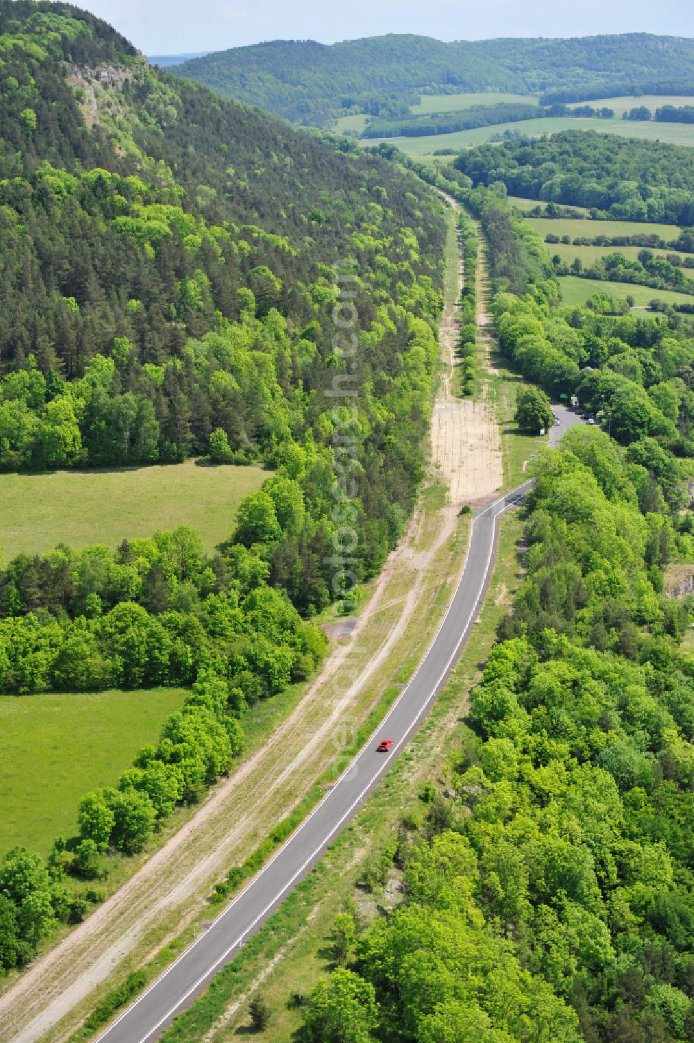 Aerial image Wutha-Farnroda - Dismantling and renaturation of the old lanes of the motorway route and the route of the BAB A4 over the Hoerselberge on the L3007 road in Wutha-Farnroda in the Thuringian Forest in the state of Thuringia, Germany