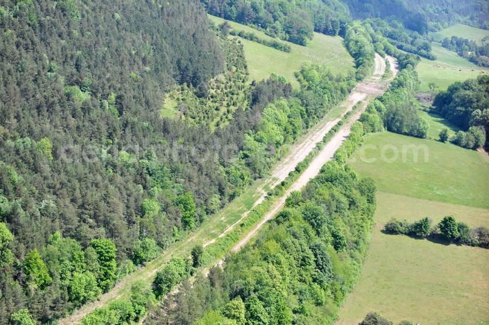 Wutha-Farnroda from the bird's eye view: Dismantling and renaturation of the old lanes of the motorway route and the route of the BAB A4 over the Hoerselberge on the L3007 road in Wutha-Farnroda in the Thuringian Forest in the state of Thuringia, Germany