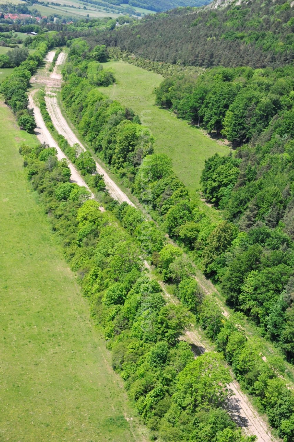 Aerial image Wutha-Farnroda - Dismantling and renaturation of the old lanes of the motorway route and the route of the BAB A4 over the Hoerselberge on the L3007 road in Wutha-Farnroda in the Thuringian Forest in the state of Thuringia, Germany