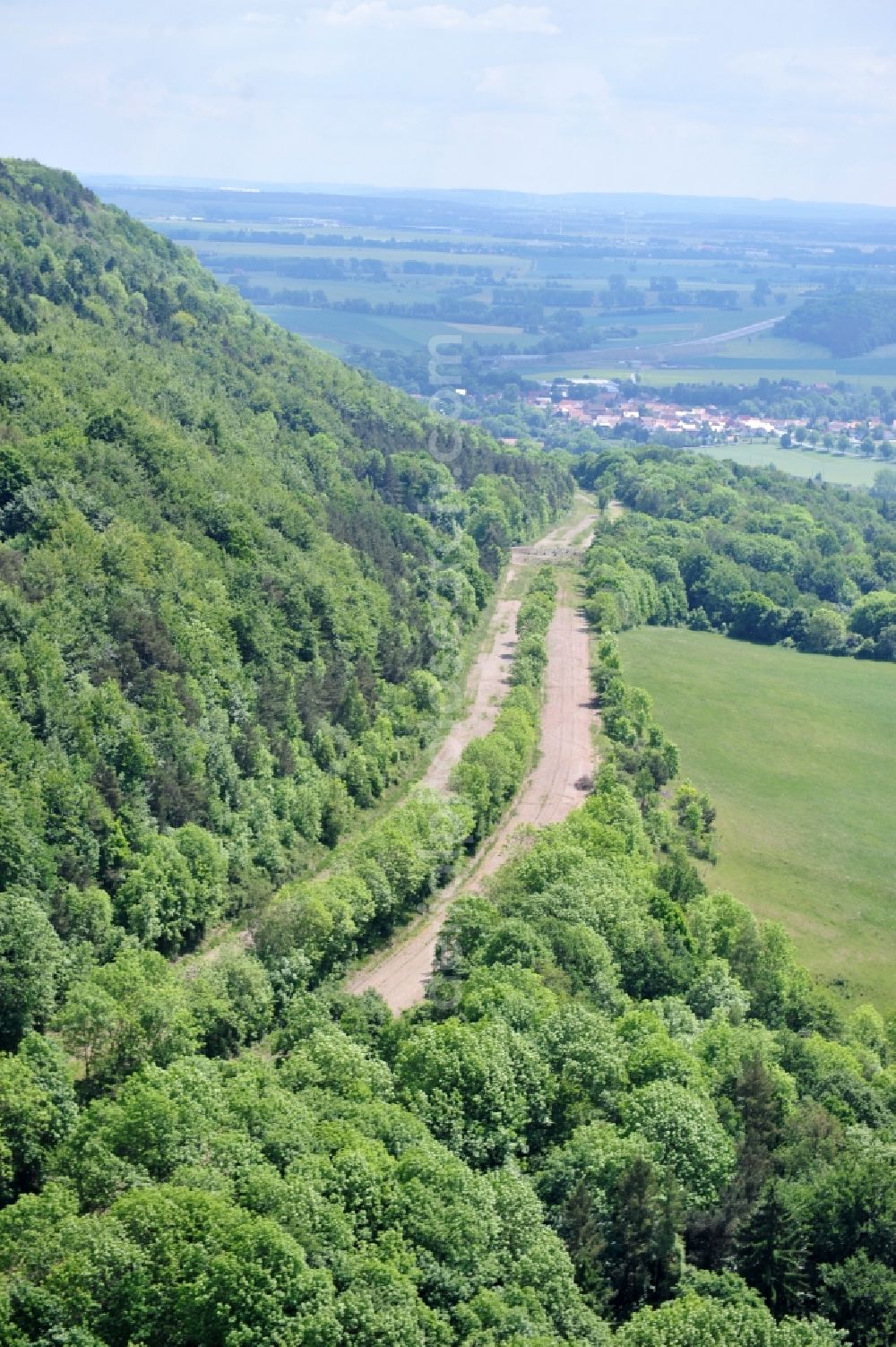 Aerial photograph Wutha-Farnroda - Dismantling and renaturation of the old lanes of the motorway route and the route of the BAB A4 over the Hoerselberge on the L3007 road in Wutha-Farnroda in the Thuringian Forest in the state of Thuringia, Germany