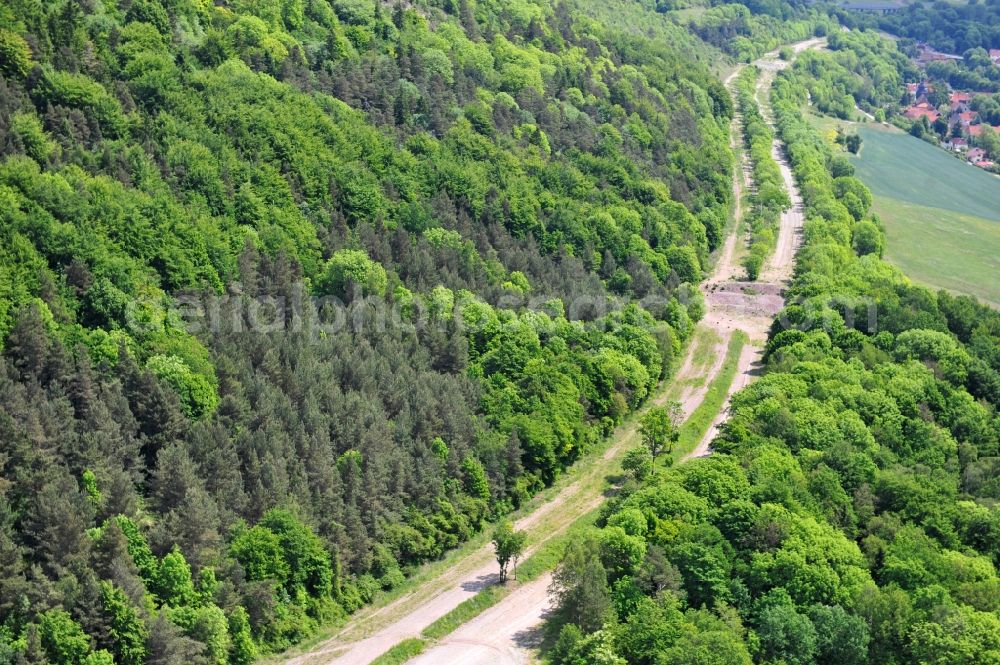 Wutha-Farnroda from the bird's eye view: Dismantling and renaturation of the old lanes of the motorway route and the route of the BAB A4 over the Hoerselberge on the L3007 road in Wutha-Farnroda in the Thuringian Forest in the state of Thuringia, Germany