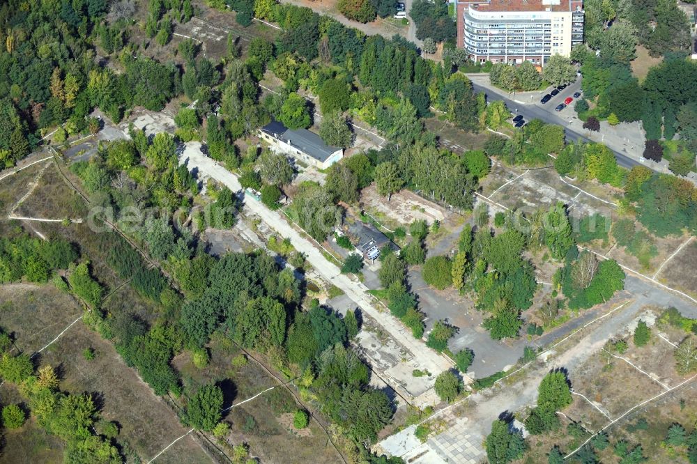 Berlin from the bird's eye view: Renaturation of the former site of the military training area Truppenuebungsplatz M.O.U.T. Parks Range on Reaumurstrasse in the district Lichterfelde in Berlin, Germany