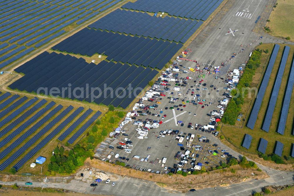 Aerial photograph Werneuchen - Racing event for a car race on the runway of the airport with a quarter mile race in Werneuchen in the state Brandenburg, Germany