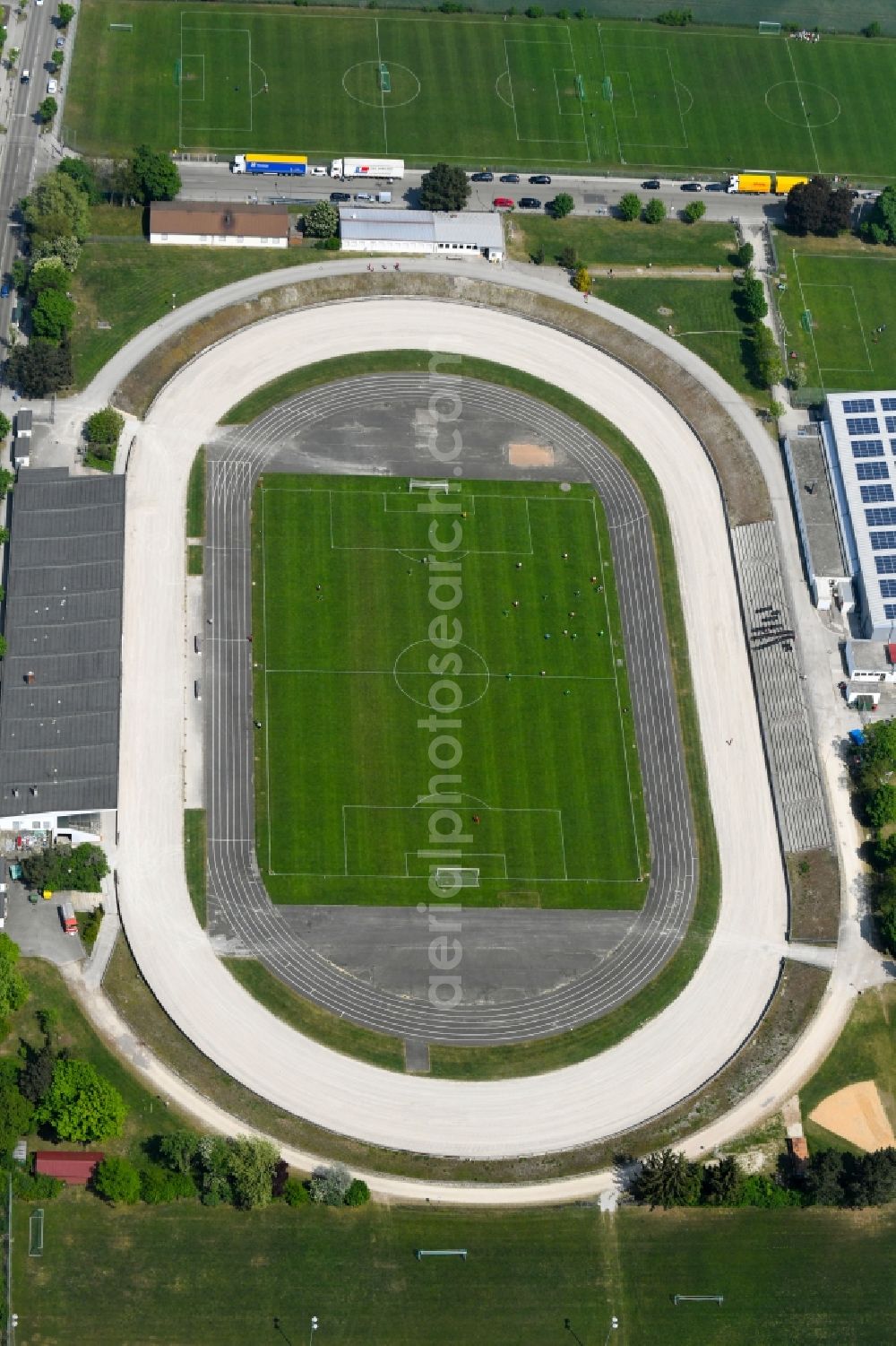 Augsburg from the bird's eye view: Racetrack racecourse on Sportplatzstrasse - Unterer Talweg in the district Haunstetten - Siebenbrunn in Augsburg in the state Bavaria, Germany