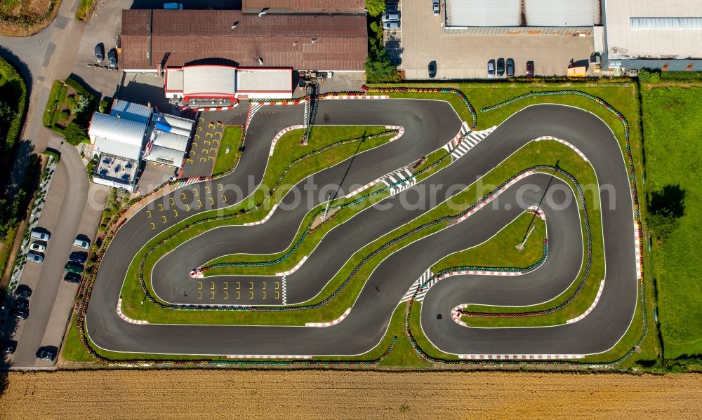 Aerial photograph Kirchlengern - Racetrack racecourse of Kart 2000 in Kirchlengern in the state of North Rhine-Westphalia. The kart track and racing facilities are located in the Southwest of the borough