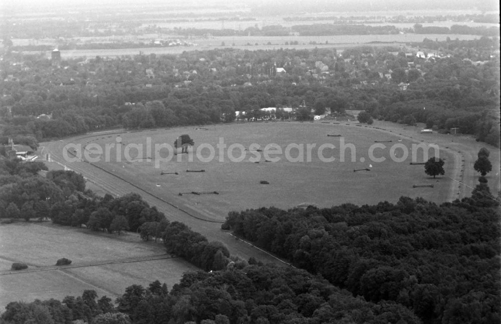 Aerial image Hoppegarten - Racetrack racecourse - trotting Rennbahn Hoppegarten GmbH & Co. KG on Goetheallee in Hoppegarten in the state Brandenburg, Germany