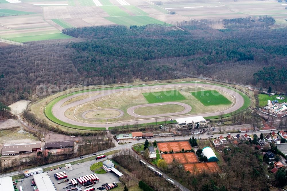 Aerial photograph Herxheim bei Landau (Pfalz) - Racetrack racecourse fuer Sandbahnrennen and Trabrennen in Herxheim bei Landau (Pfalz) in the state Rhineland-Palatinate