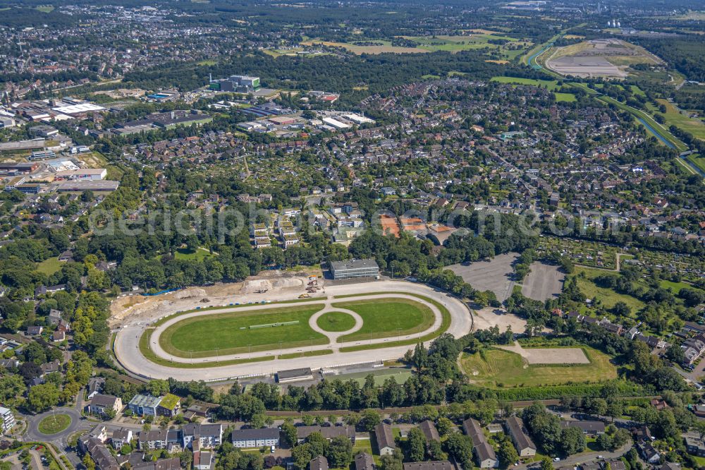 Aerial image Dinslaken - Racetrack racecourse - trotting on street Baerenkampallee in Dinslaken in the state of North Rhine-Westphalia