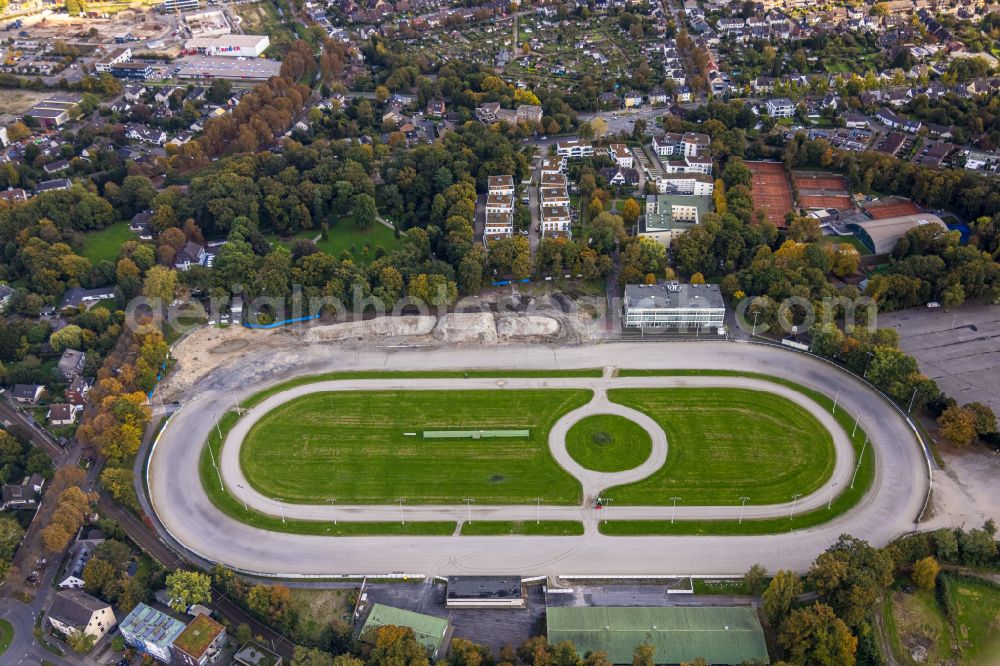 Dinslaken from the bird's eye view: racetrack racecourse - trotting in Dinslaken in the state of North Rhine-Westphalia