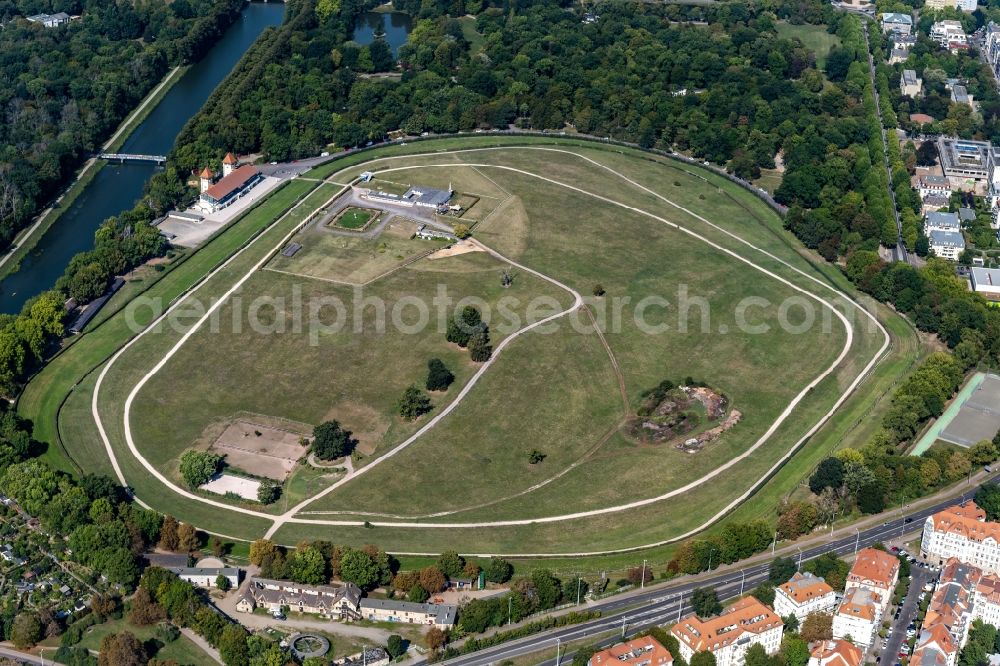 Aerial image Leipzig - Racetrack racecourse - trotting Galopprennbahn Scheibenholz on Rennbahnweg in Leipzig in the state Saxony