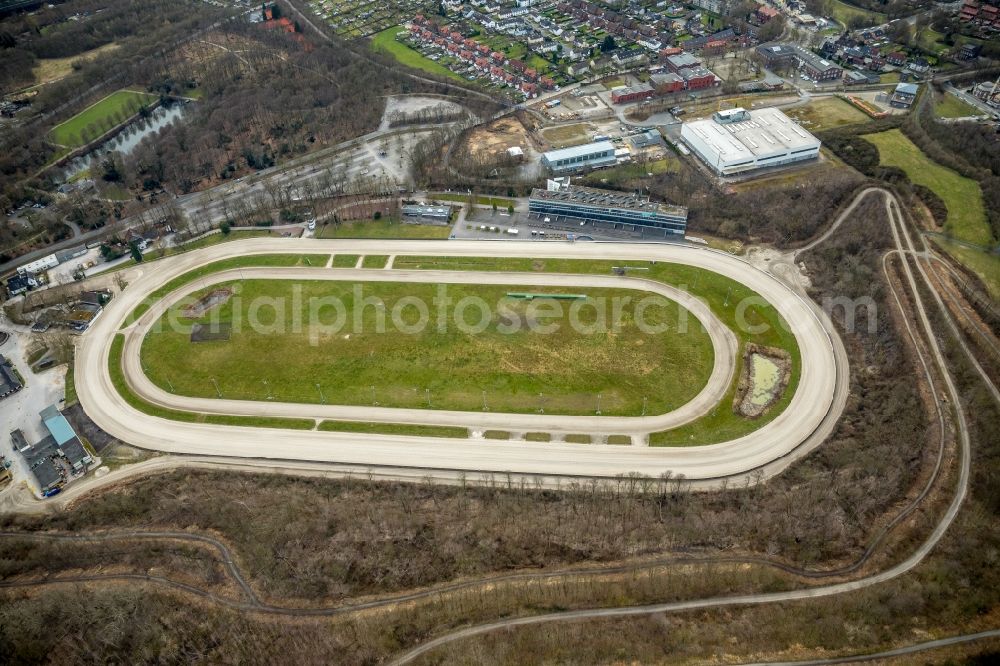 Aerial photograph Gelsenkirchen - Racetrack racecourse - trotting of GelsenTrabPark on Nienhausenstrasse in Gelsenkirchen in the state North Rhine-Westphalia, Germany