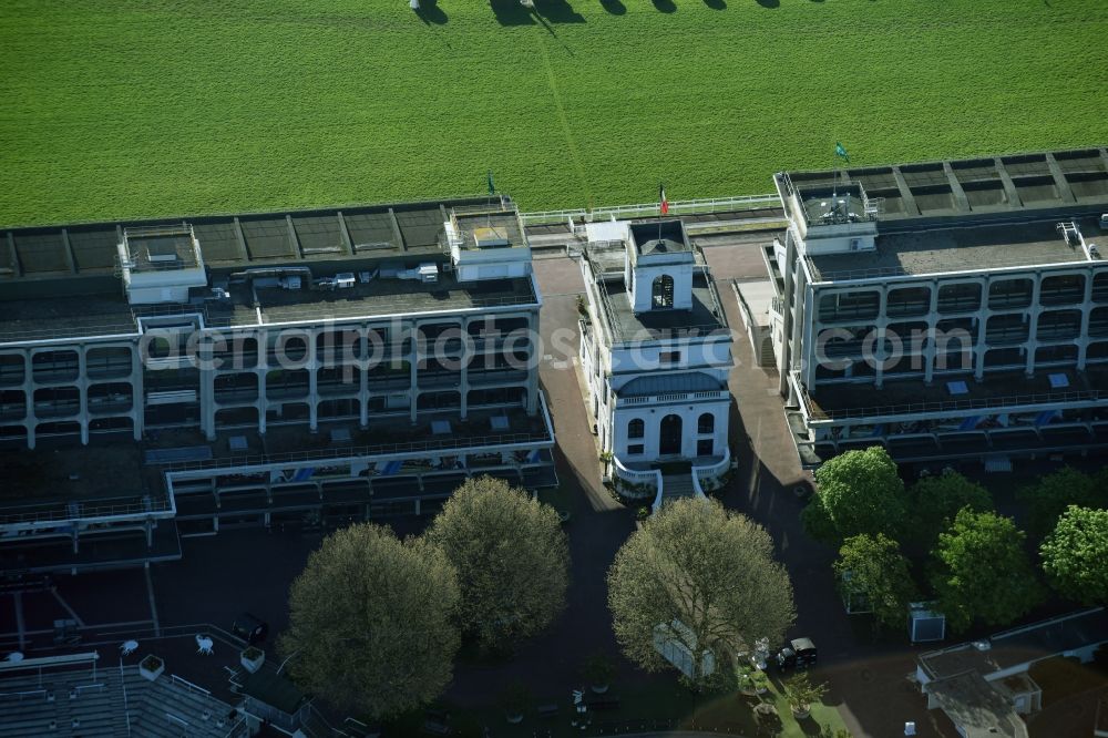 Paris from the bird's eye view: Racetrack racecourse - trotting Hippodrome de Longchamp an der Route des Tribunes in Paris in Ile-de-France, France