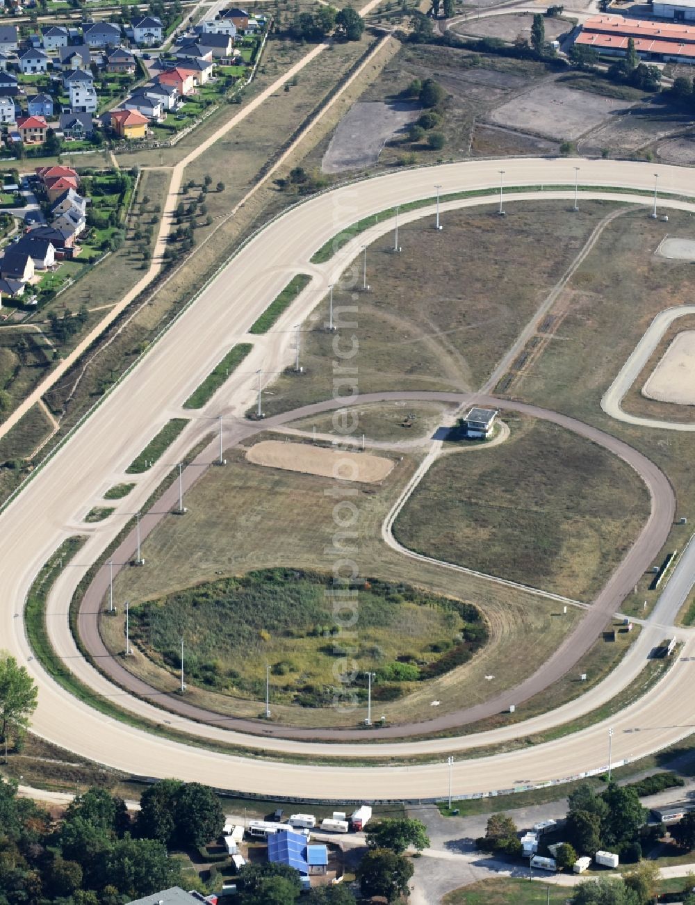 Berlin from the bird's eye view: Racetrack racecourse - trotting of Reitverein Karlshorst - Berlin on the Treskowallee in Berlin