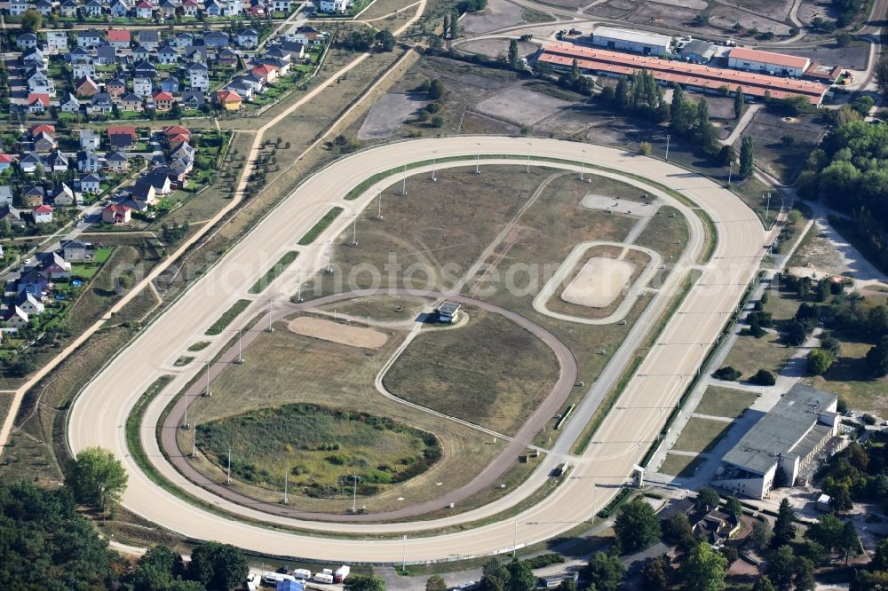 Aerial image Berlin - Racetrack racecourse - trotting of Reitverein Karlshorst - Berlin on the Treskowallee in Berlin