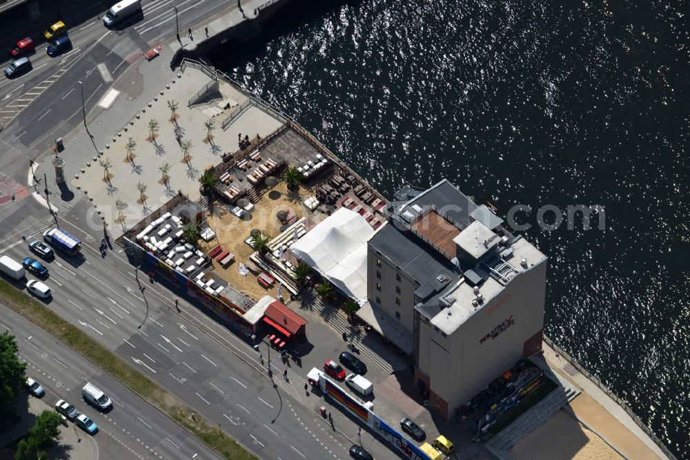 Berlin from the bird's eye view: Renovation of the former mill store at the Oberbaumbrucke in Berlin - Friedrichshain. The building at Mühlenstrasse is today used as a restaurant, bar and beach club Pirates Berlin . East Side Gallery and the banks of the river Spree are nearby