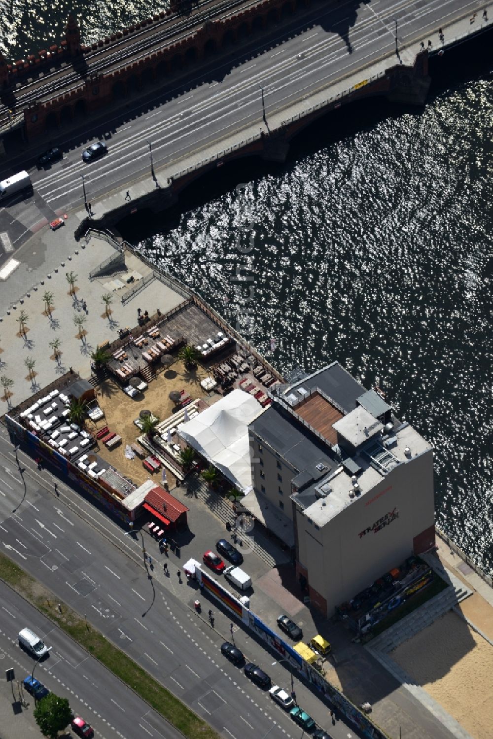 Aerial image Berlin - Renovation of the former mill store at the Oberbaumbrucke in Berlin - Friedrichshain. The building at Mühlenstrasse is today used as a restaurant, bar and beach club Pirates Berlin . East Side Gallery and the banks of the river Spree are nearby