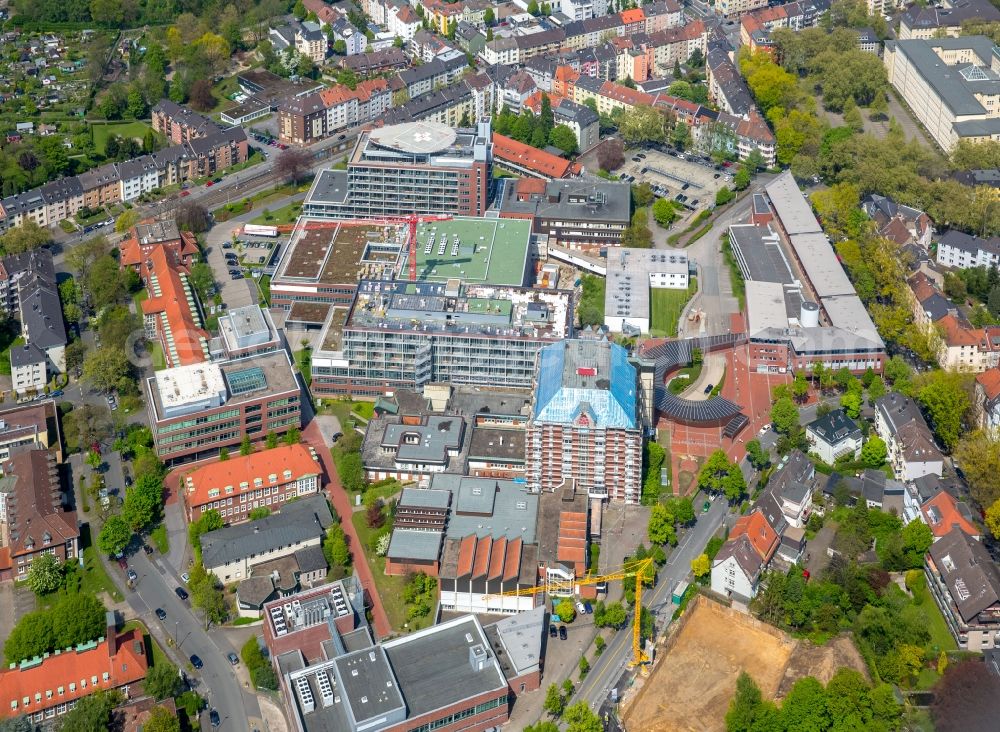 Aerial image Bochum - Renovation works after the fire in the building Berufsgenossenschaftliches university medical centre Bergmannsheil in the Buerkle de la camp place in Bochum in the federal state North Rhine-Westphalia