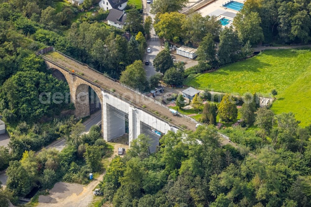 Aerial photograph Gevelsberg - Renovation work at the abandoned viaduct of the railway bridge structure to route the abandoned railway Witten-Schwelm at Nelkenstreet in Gevelsberg in the state North Rhine-Westphalia