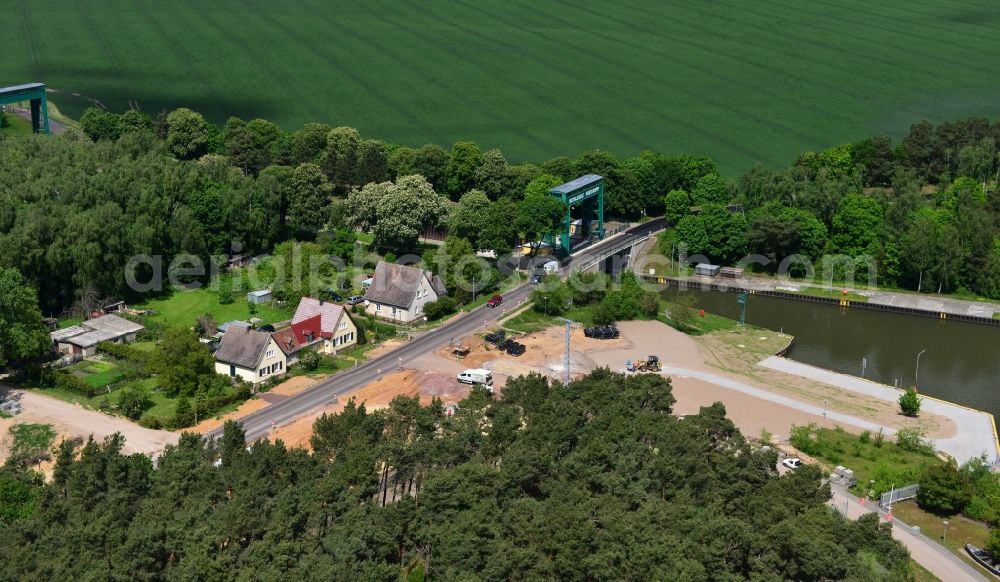 Niegripp from the bird's eye view: Repair of flood - damage to the L52 New lock in Niegripp in the state of Saxony-Anhalt