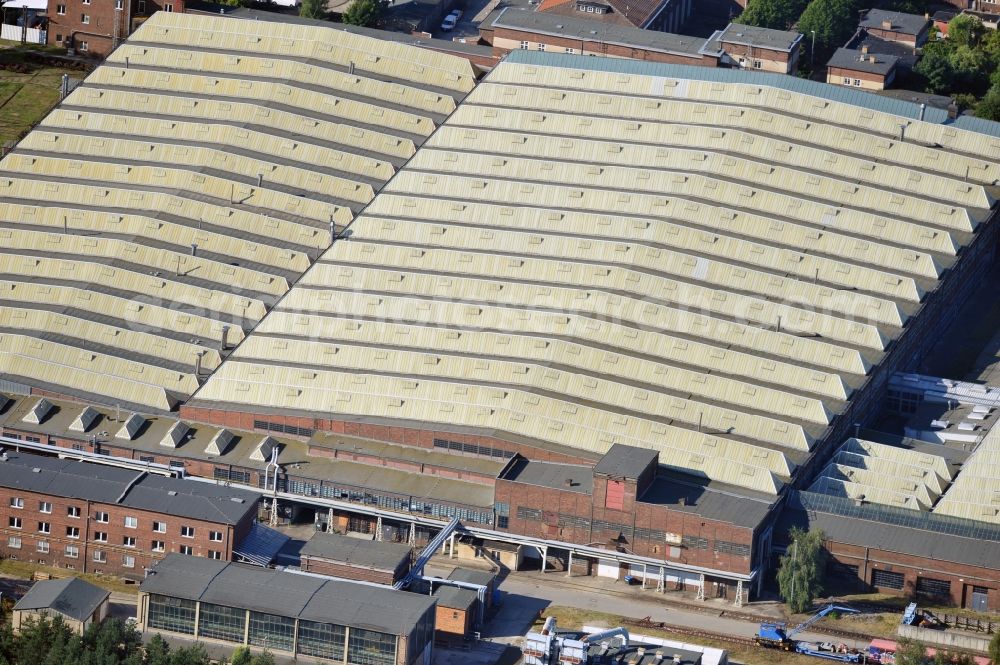 Aerial image Berlin - Area of the sidings from the halls of repairing S-Bahn main workshop / depot in Berlin-Schoeneweide