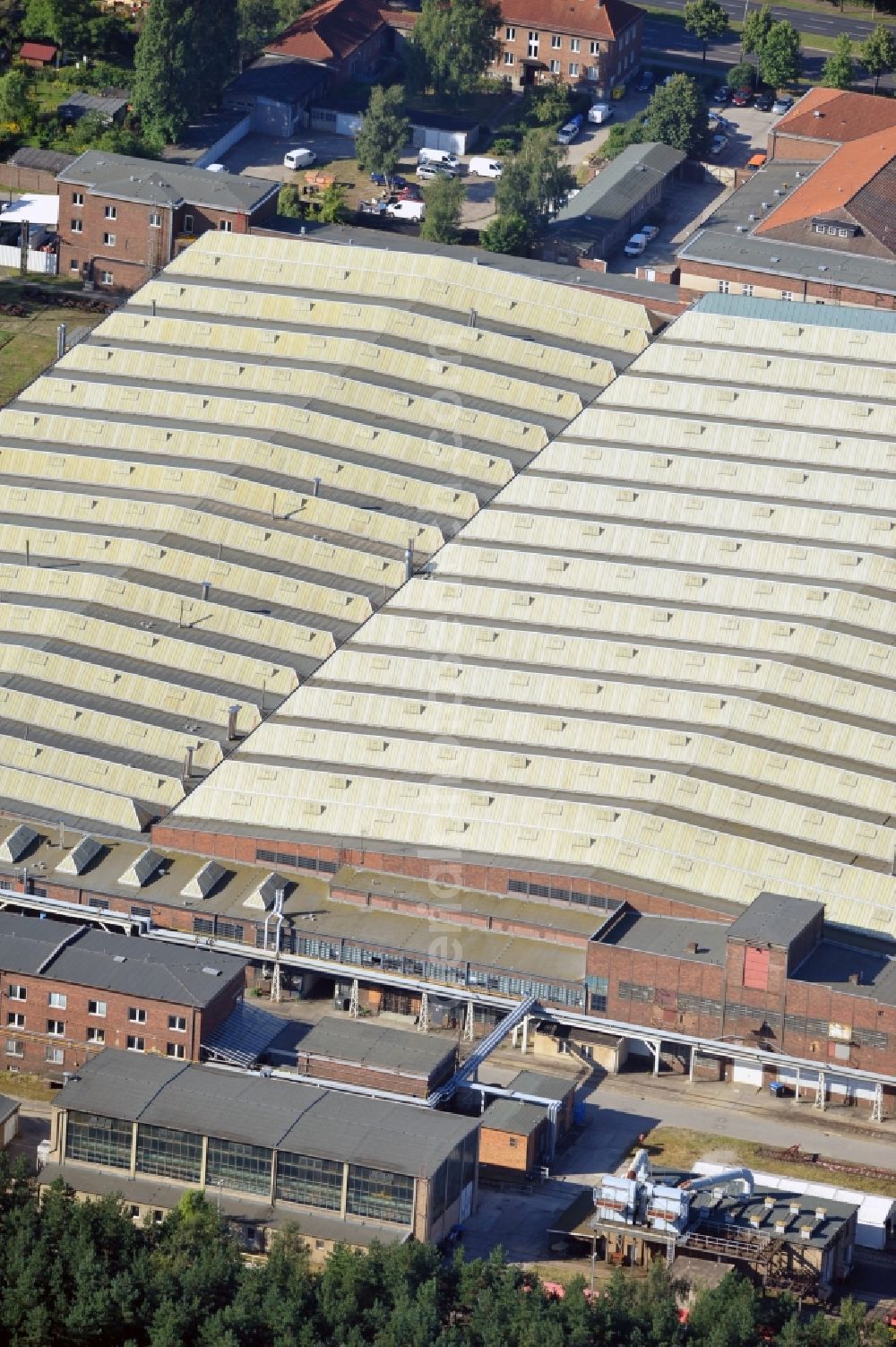 Aerial photograph Berlin - Area of the sidings from the halls of repairing S-Bahn main workshop / depot in Berlin-Schoeneweide