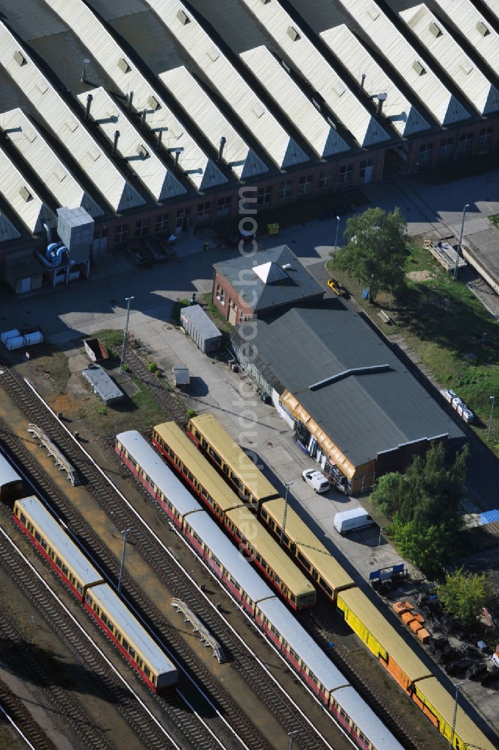 Aerial image Berlin - Area of the sidings from the halls of repairing S-Bahn main workshop / depot in Berlin-Schoeneweide