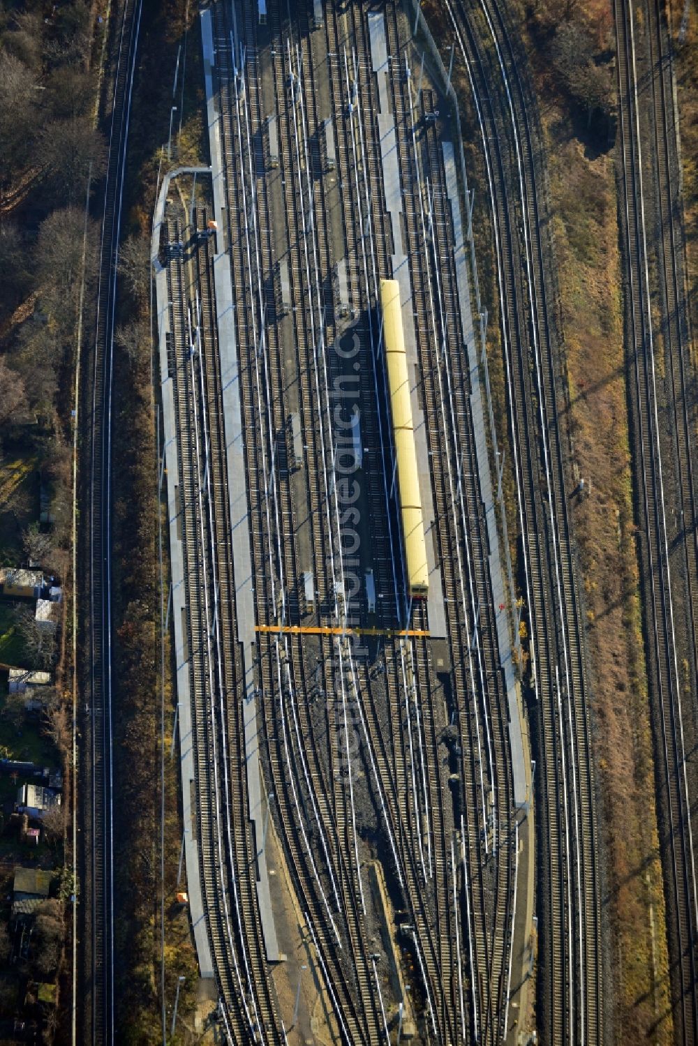 Aerial photograph Berlin - Area of the sidings from the halls of repairing S-Bahn main workshop / depot in Berlin-Schoeneweide