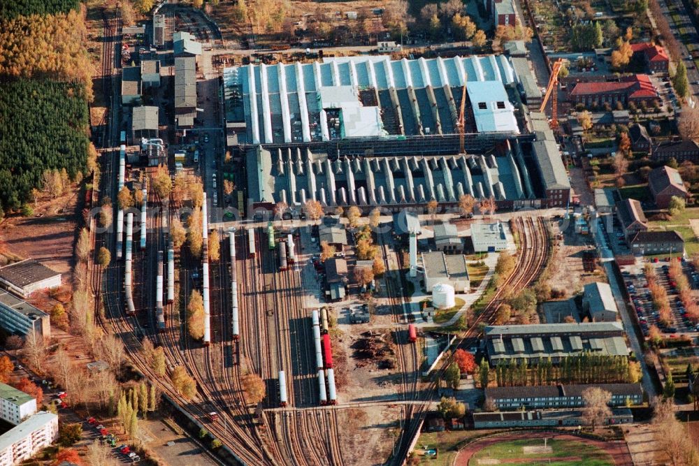 Aerial image Berlin - Area of the sidings from the halls of repairing S-Bahn main workshop / depot in Berlin-Schoeneweide