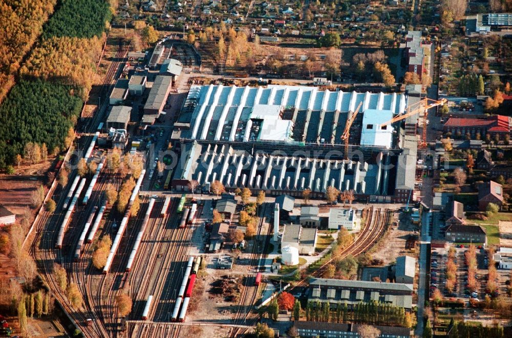 Aerial photograph Berlin - Area of the sidings from the halls of repairing S-Bahn main workshop / depot in Berlin-Schoeneweide