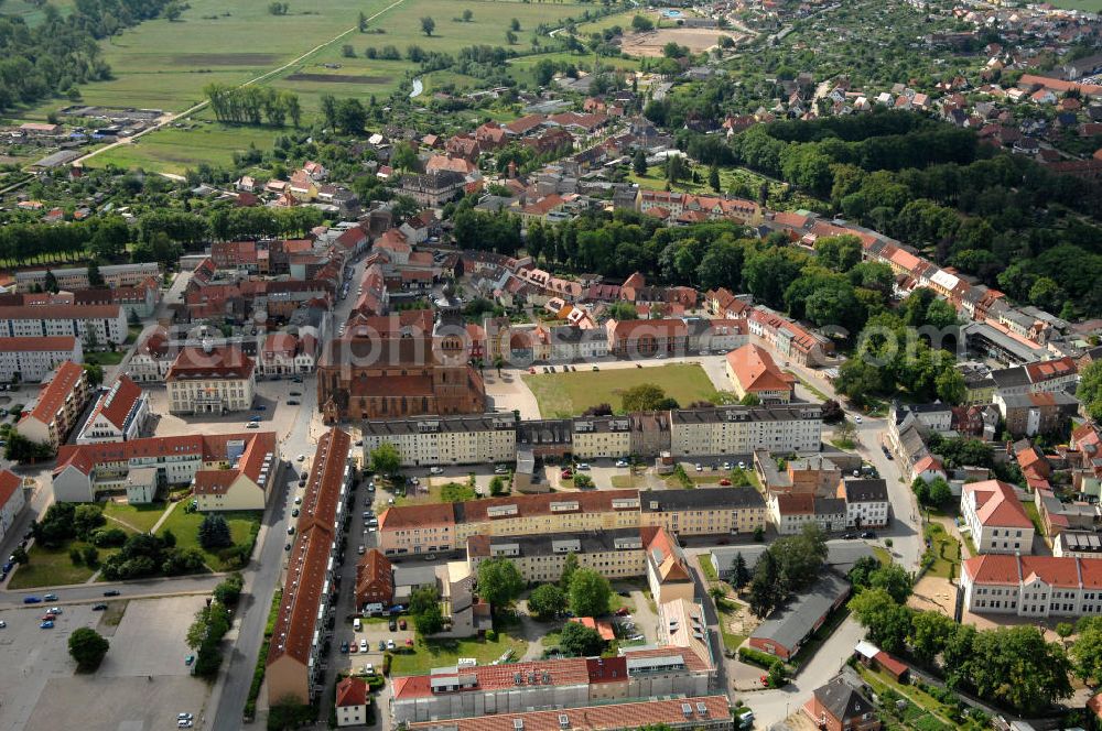 Malchin from the bird's eye view: Blick auf ein Wohngebiet von Malchin in Mecklenburg-Vorpommern. Im Stadtzentrum befindet sich die St. Johanniskirche, Kontakt: