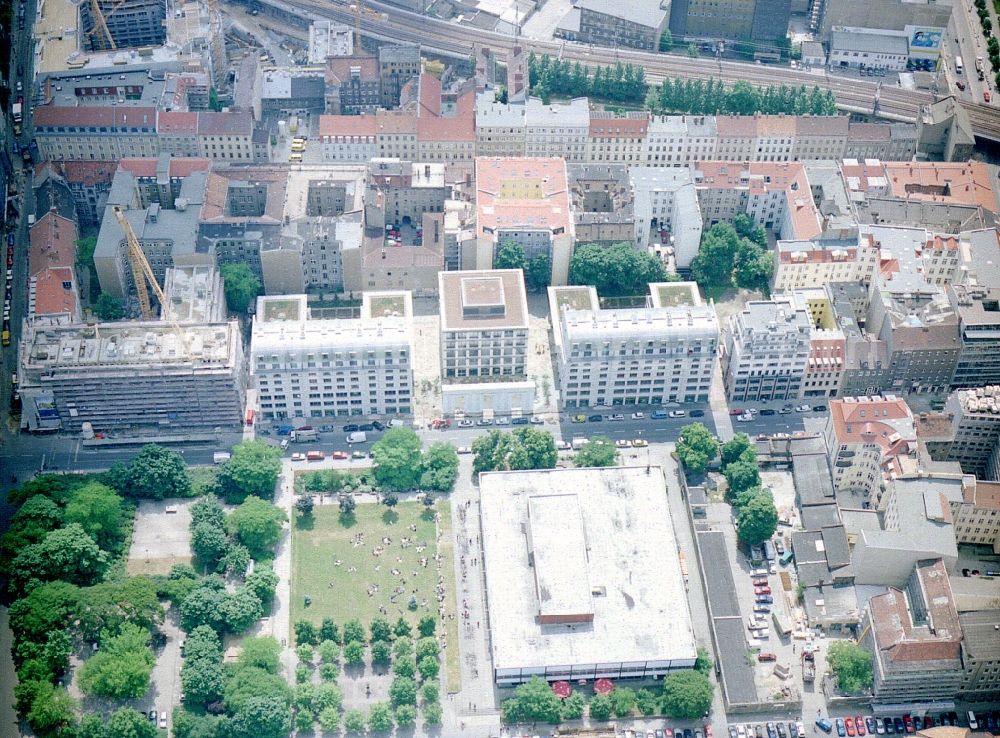 Aerial photograph Berlin - Office building Residenz on Deutschen Theater on Reinhardtstrasse in the district Mitte in Berlin, Germany