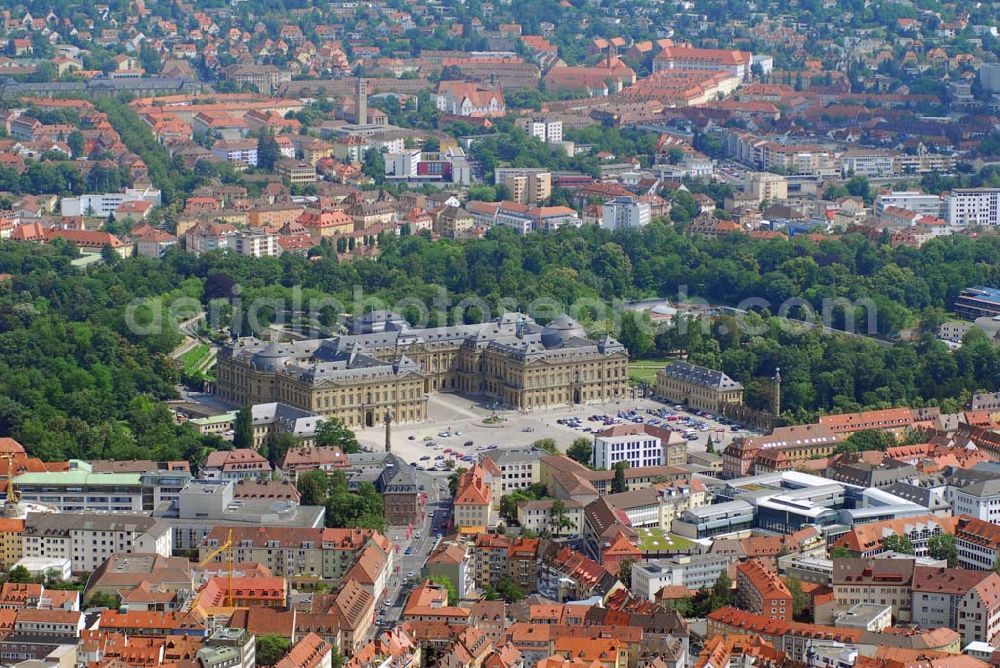 Aerial photograph Würzburg - Blick auf die Residenz und den Hofgarten Würzburg. Die Würzburger Residenz ist ein barocker Residenzbau am Rande der Innenstadt von Würzburg. Telefon 09 31 / 35 51 70, Telefax 09 31 / 3 55 17- 25; E-Mail: sgvwuerzburg@bsv.bayern.de