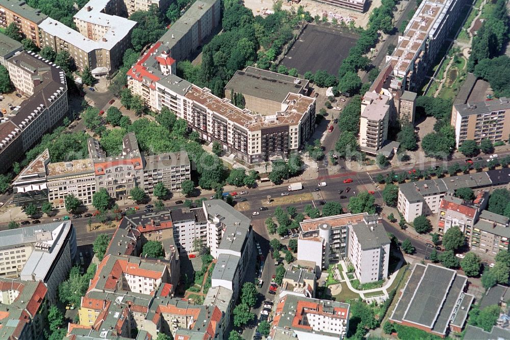 Aerial image Berlin - The residence at Nova Vita Emser Place is a residential facility for elderly or dependent people in Berlin-Wilmersdorf. The residents are in addition to the care services cozy common areas, a swimming pool and a Biblothek available. Holdings is the residence of the Care Management Suisse GmbH