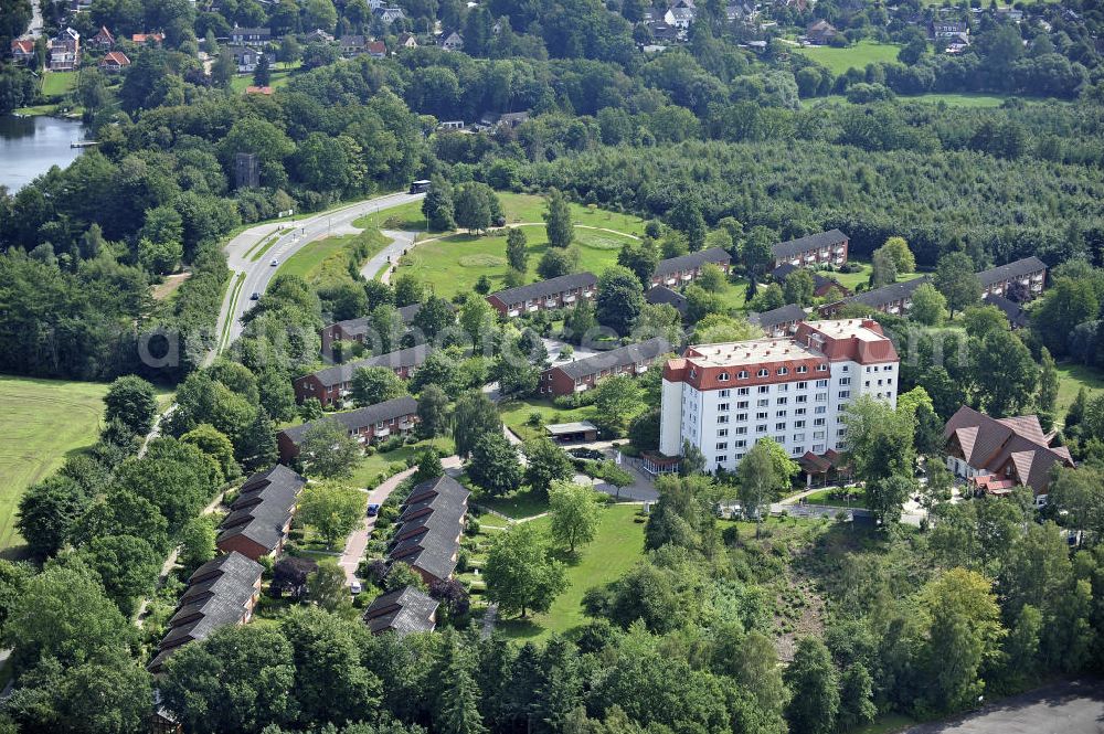 Eutin from the bird's eye view: Blick auf die Residenz Wilhelmshöhe bei Eutin. Die Residenz ist ein Domizil für Senioren und bietet auch Ferienapartments an. View of Residence Wilhelmshohe in Eutin. The residence is a home for senior citizens and also offers holiday apartments.