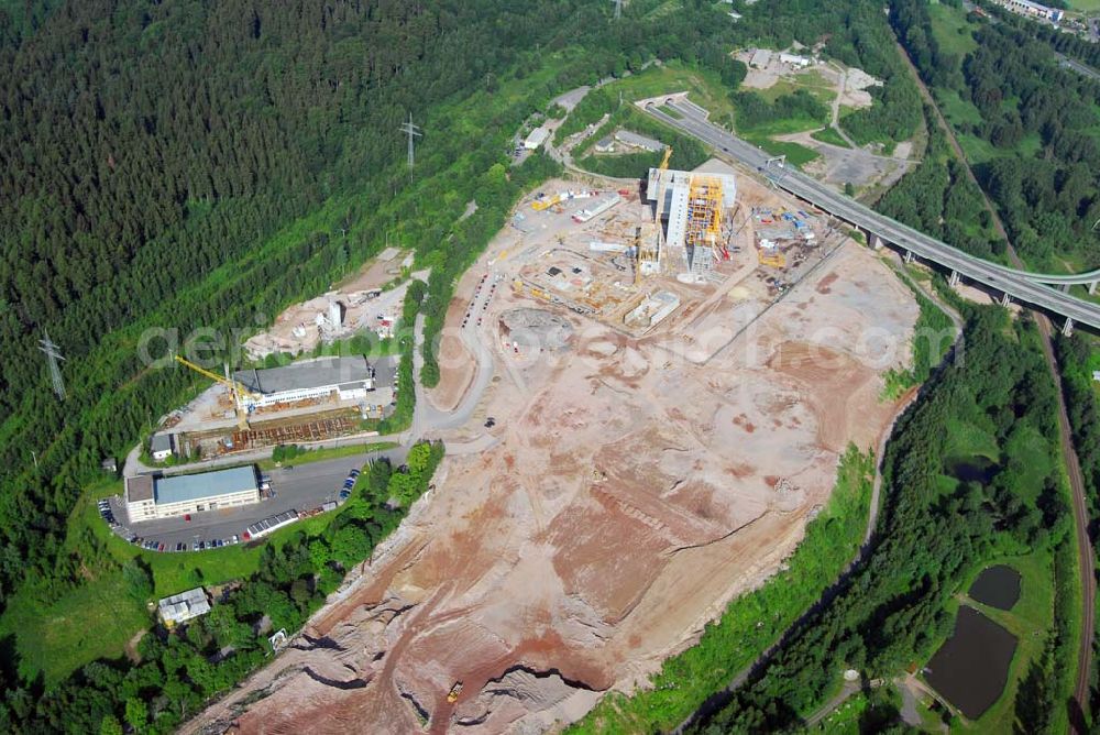 Aerial image Zella-Mehlis - Blick auf den Neubau einer Restabfallbehandlungsanlage mit einer jährlichen Leistung von 160.000 Tonnen Müll errichtet durch den Zweckverband für Abfallwirtschaft Südwest- thüringen auf dem Gebiet der Gemeinde Zella-Mehlis (Kreis Suhl). Kontakt: Zweckverband für Abfallwirtschaft Südwestthüringen - Naumannstraße 3, 98527 Suhl - Tel.: 03681 / 71079-0 - Fax: 03681 / 71079-20 - Email: zast.holger.metz@freenet.de. Daneben befindet sich der Berg Bock Tunnel.