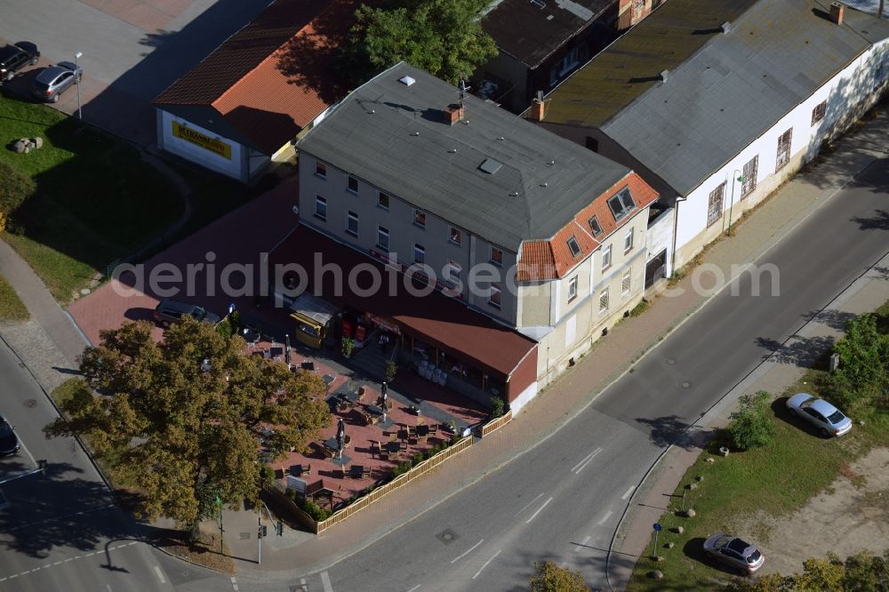 Aerial photograph Werneuchen - Restaurant, building and outdoor facilities of the Italian restaurant Villa Toskana in Werneuchen in the state of Brandenburg. The building is located on the corner of Freienwalder Strasse und Wegendorfer Strasse