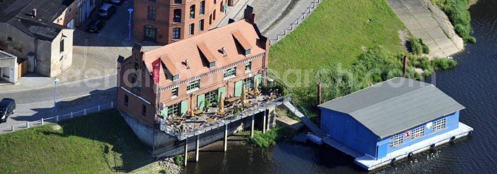 Wittenberge from above - 07/08/2012 Wittenberge View the Crane House restaurant on the banks of the Elbe in Wittenberg in the state of Brandenburg. The old warehouse is made ??after extensive restoration and renovation zeitgerechtem an attraction for tourism in the region