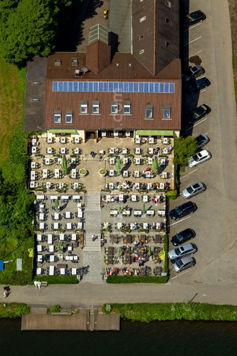 Aerial photograph Essen - View of the restaurant Suedtiroler Stuben in Essen in the state North Rhine-Westphalia