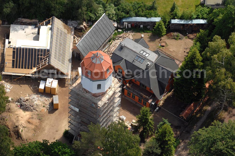 Graal-Müritz from the bird's eye view: Blick auf die Restaurationsarbeiten am Wasserturm in Graal-Müritz in Mecklenburg-Vorpommern. Der Wasserturm wurde 1913 gemeinsam mit einem Wasserwerk für Graal und Müritz erbaut und wird mittlerweile von einer Privatfirma zu einem Wohnhaus restauriert.